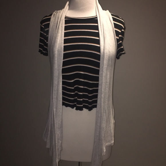 Ardene tshirt and 2 vests size M - Picture 1 of 8